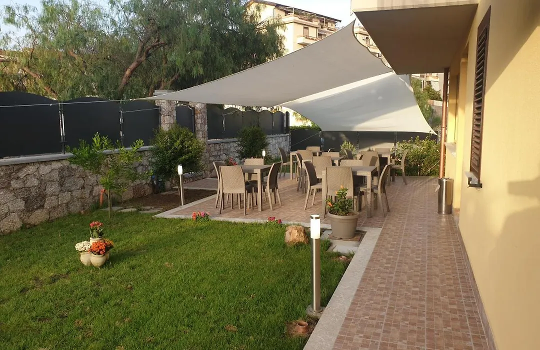 B&B Villa Chiara - Bed And Breakfast-1
